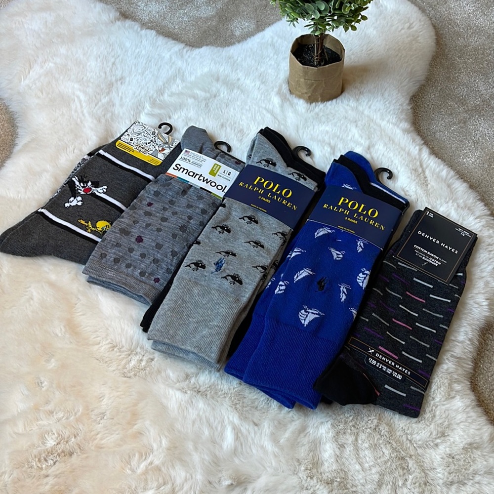 9 pairs of men’s socks in a bundle
